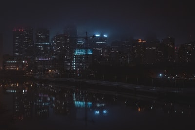 夜间城市天际线